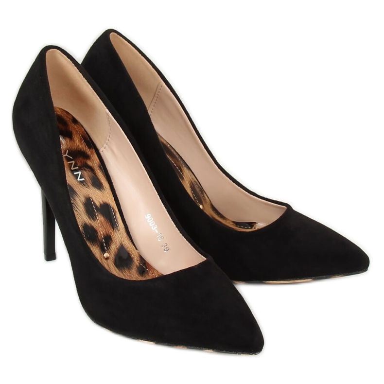 Pumps auf einem schwarzen 9003-18 Black Pin 1