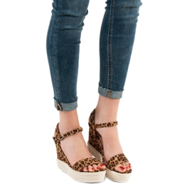 Ideal Shoes Stylische Keilsandalen braun 2