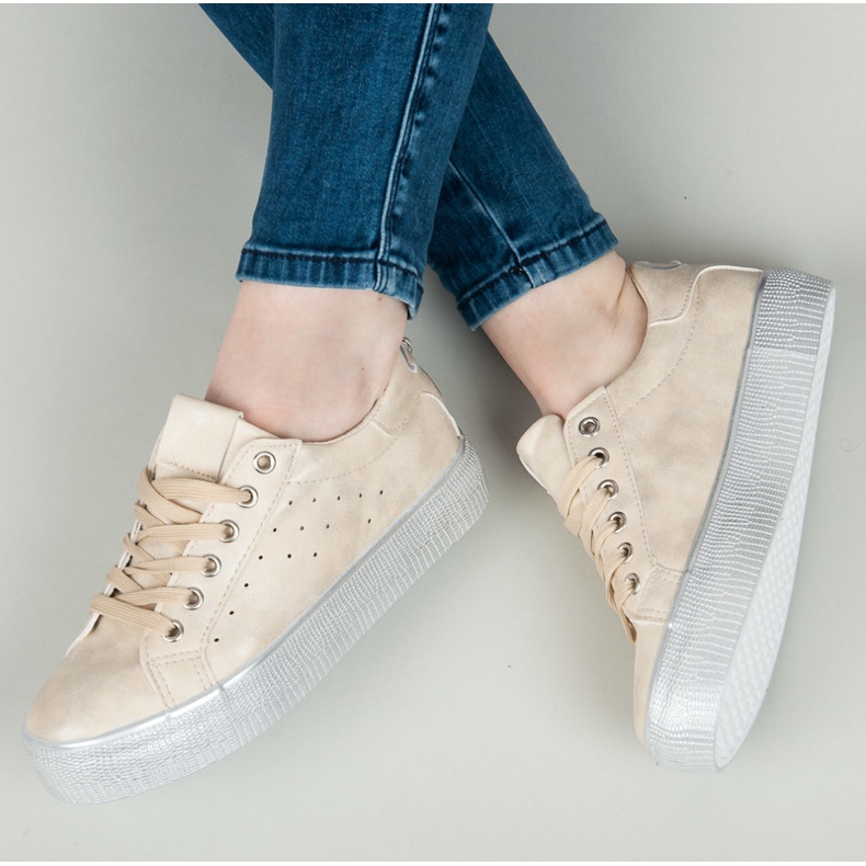 Beige Turnschuhe 1