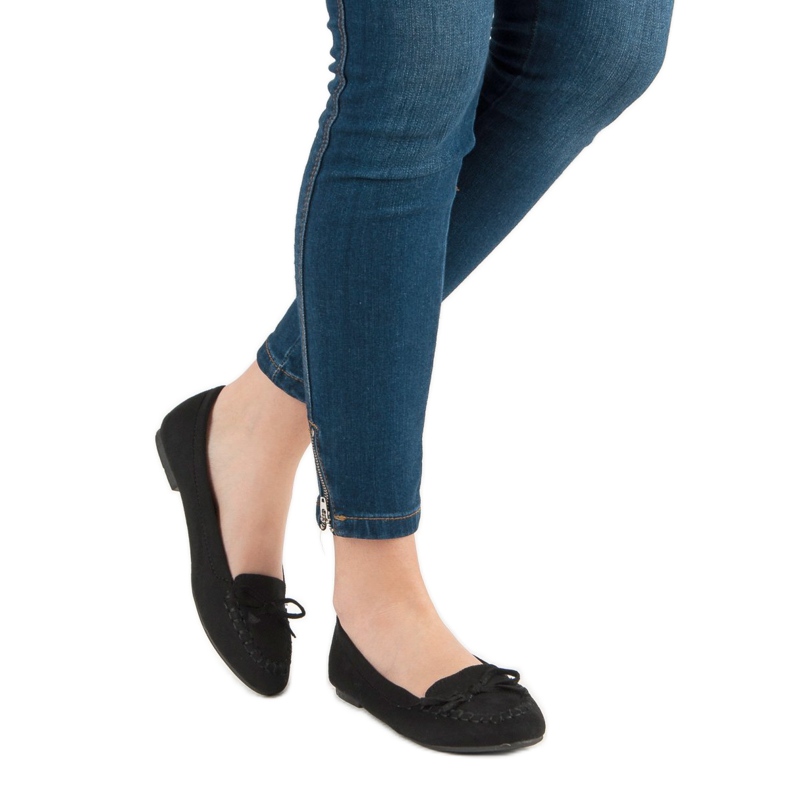 Small Swan Schwarze Loafer mit Schleife 1