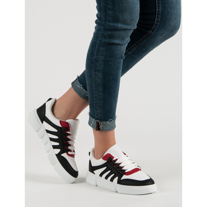 Bequeme Sportschuhe weiß schwarz 2