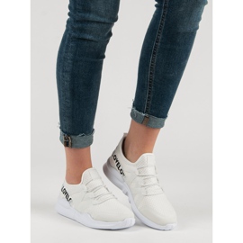 Weiße Textil-Sportschuhe 1