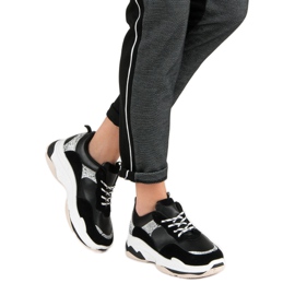 Schwarze Sneaker mit Muster 2