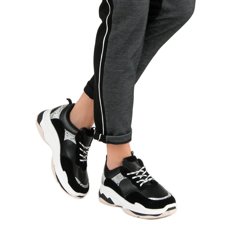 Schwarze Sneaker mit Muster 2