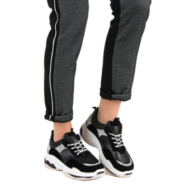 Schwarze Sneaker mit Muster 1