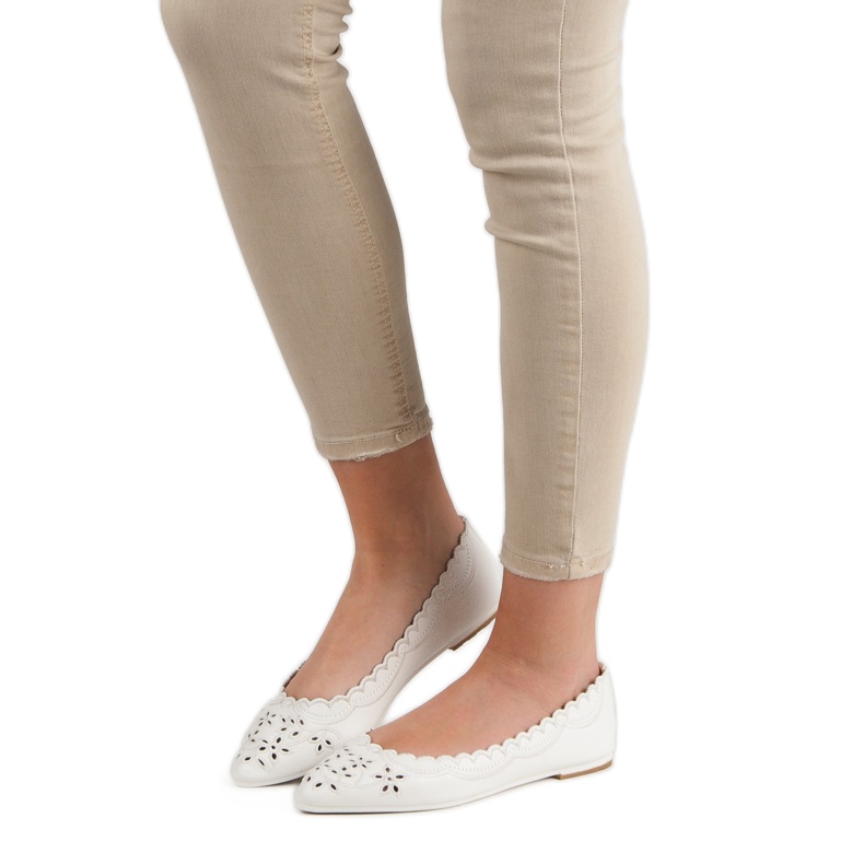 Ballerina in Spitz VICES weiß 2