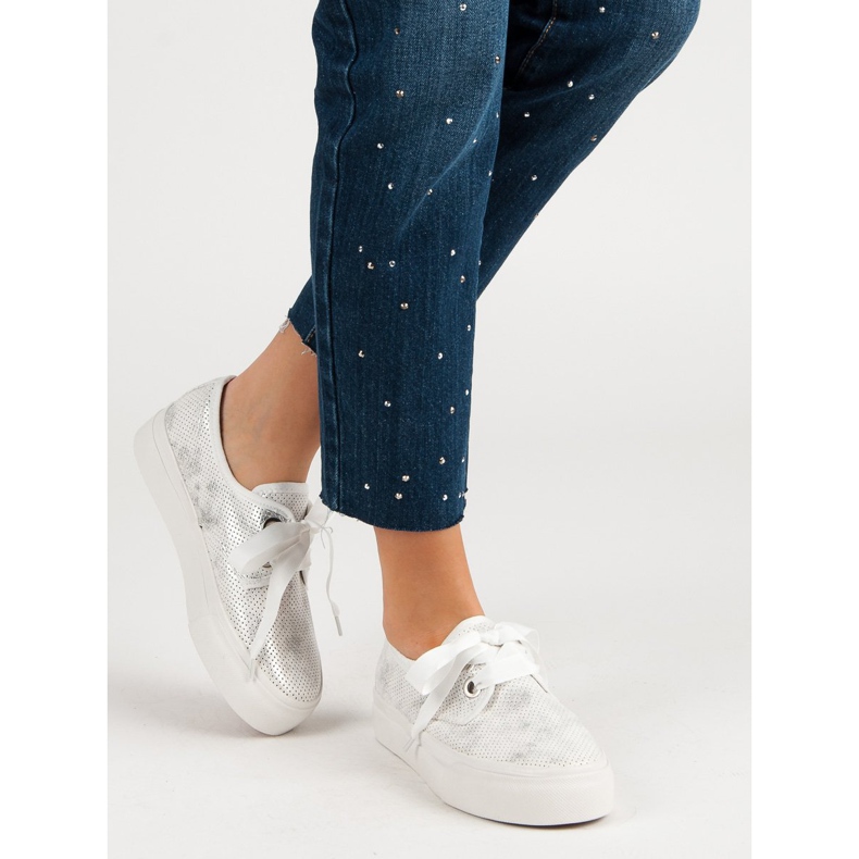 Kylie Turnschuhe mit einem Band gebunden weiß grau 1