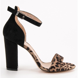 Erynn Sandalen an einer Bar braun 2