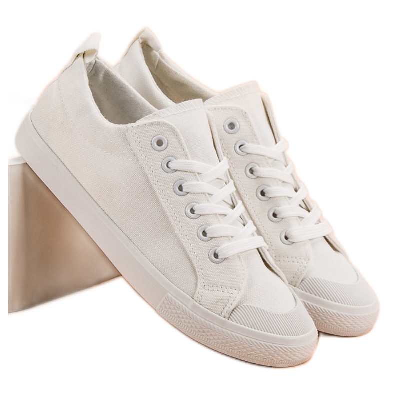 Niedrige weiße Turnschuhe 2