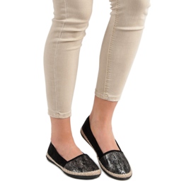 Lucky Shoes Schwarze Slip-On Schuhe 1