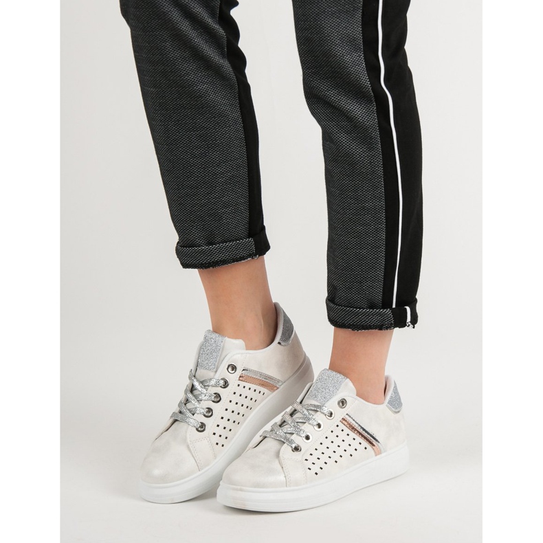 Modische Sportschuhe grau 1