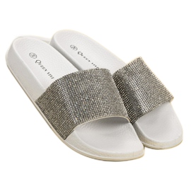 Queen Vivi Hausschuhe mit Kristallen weiß 1