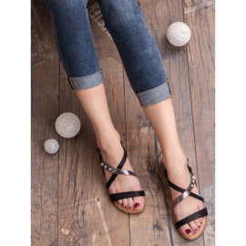 Small Swan Sandalen mit Perlen schwarz 2