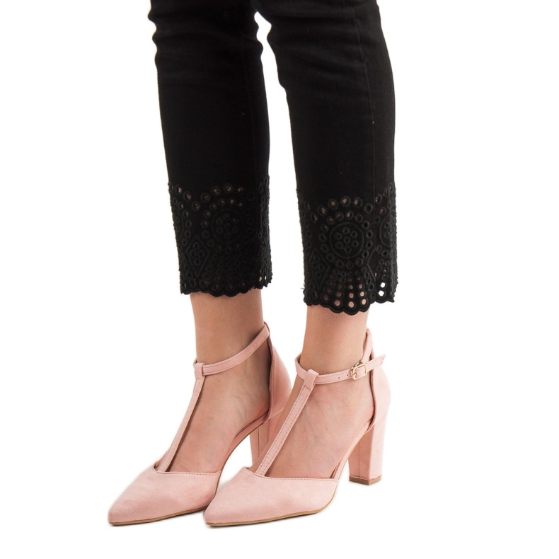 Primavera Rosa Pumps auf einer Säule 2