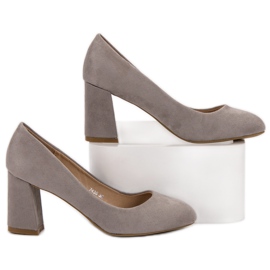 Super Mode Pumpen auf einer Säule grau 2