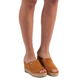 Best Shoes Keilsandalen braun 1