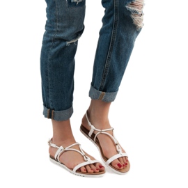 SHELOVET Weiße Sandalen 1