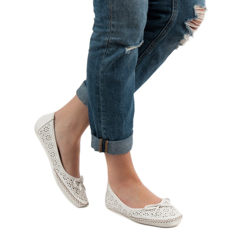 VICES weiße durchbrochene Ballerinas 1