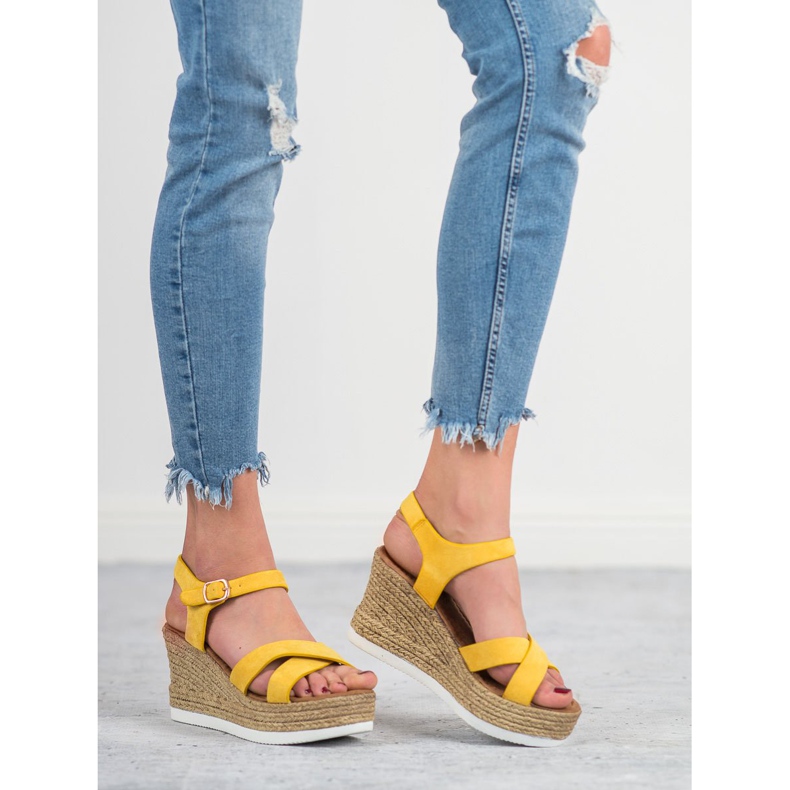 JESSY ROSS Gelbe Wildledersandalen 1