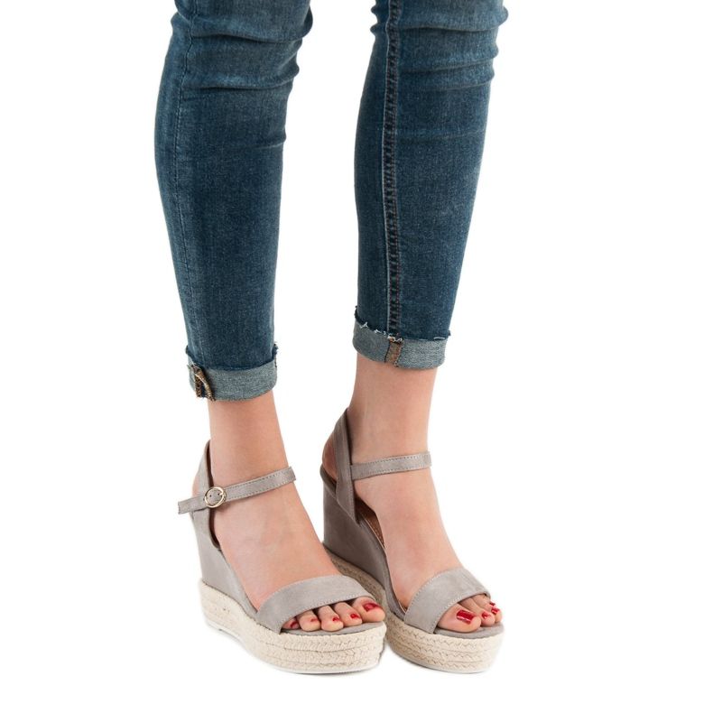 Ideal Shoes Stylische Keilsandalen grau 2