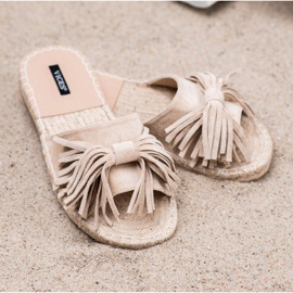 VICES Pantoffeln mit Fransen braun 1