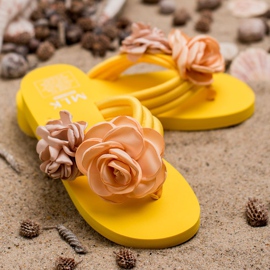 SHELOVET Leichte Flip-Flops mit Blumen gelb 1