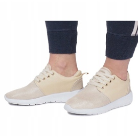 Goldene Sportschuhe 1