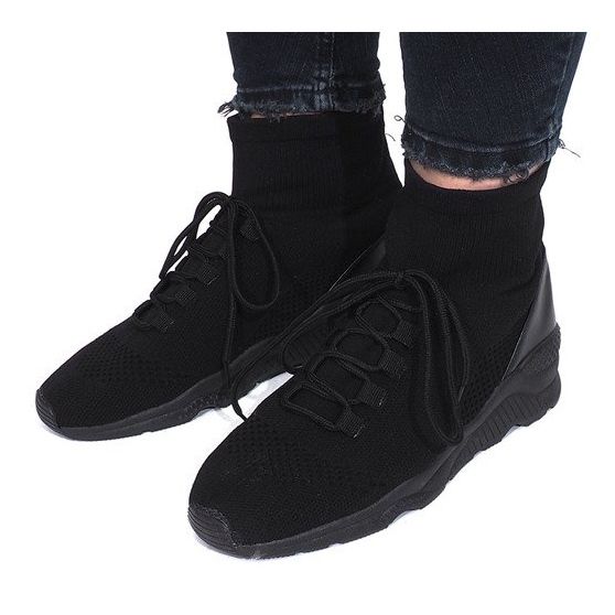 Schwarze Sportschuhe von Marthe 1