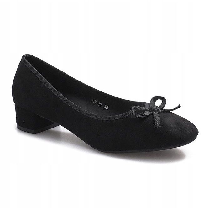 Schwarze Pumps am Espanola-Pfosten 1