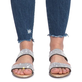 Schwarze flache Sandalen mit Indulge-Diamanten 1