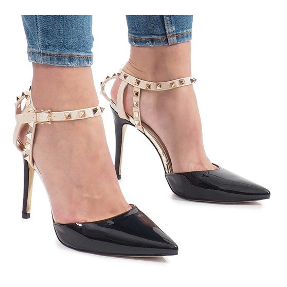 Schwarz lackierte Absätze mit Behati-Nieten mehrfarbig gelb 2