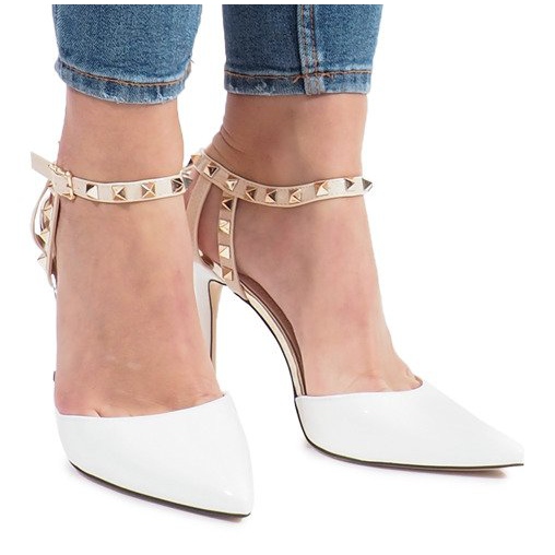 Weiß lackierte Absätze mit Behati-Nieten gelb 2