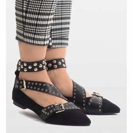 Schwarze Slipper mit B12-8 Nieten 2