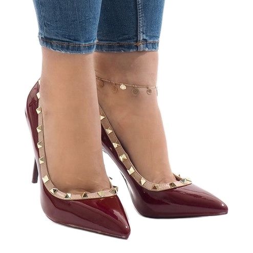 Rot lackierte Absätze mit X-68 Nieten 1