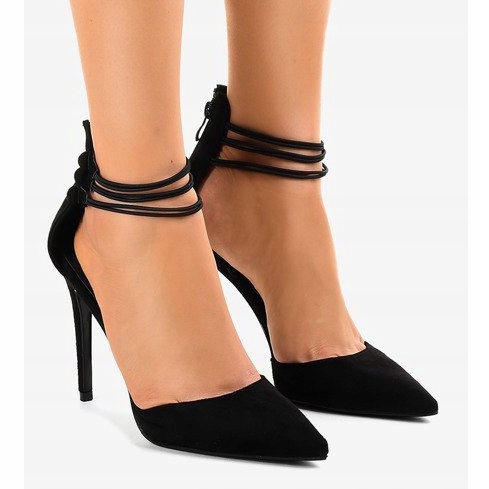 Schwarze Pumps an einer Anstecknadel 6941-P 1