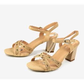 Beige Sandalen mit hohen Absätzen 62225 1