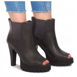 Offene Stiefel auf einem Pfosten B2901-PB Grau 1