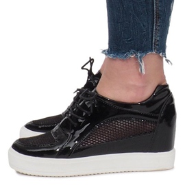 Adele schwarz lackierte durchbrochene Sneakers 1