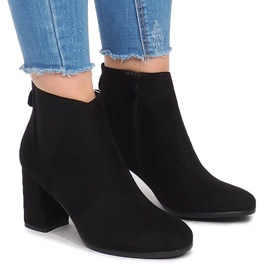 Eraser HQ-8A813-1 Schwarze Stiefel an einem Pfosten 1