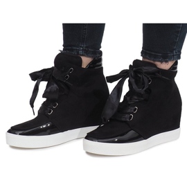 Schwarze Wildleder-Sneaker von Nathalie 1