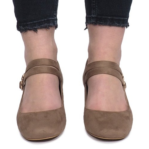 Beige Pumps am Tamara Pfosten 2