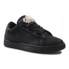 Schwarze Sneaker mit Black Pearl 1