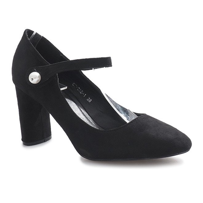 Schwarze Pumps am Milaya-Pfosten 1