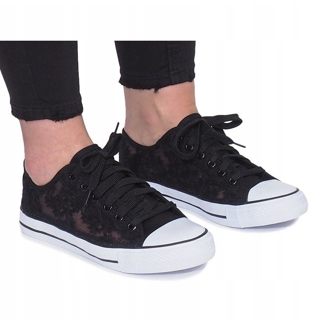Schwarze Impress Sneakers mit Lochmuster 2