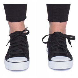 Schwarze Impress Sneakers mit Lochmuster 1