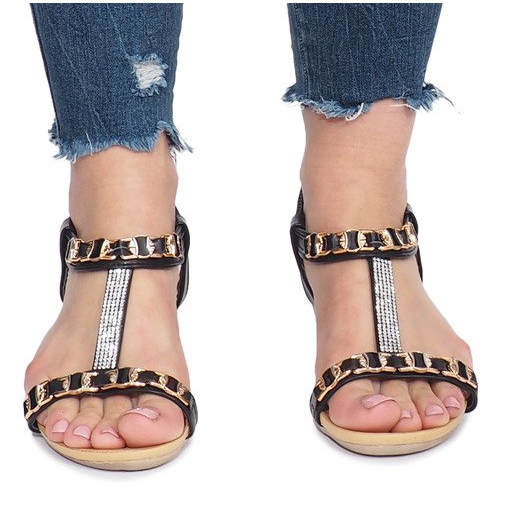 Schwarze Sandalen auf einem zarten Tree Keilabsatz 1