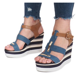 Süße blaue Keilsandalen 1