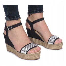 Schwarze Sandalen auf einem zarten Glam Shine Keilabsatz 2