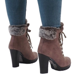 Khaki-Stiefel am N50-Pfosten grün 1