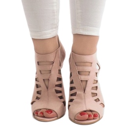 Rosa durchbrochene Stiefel auf einem hohen Absatz 238-8 2